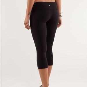 Cropped black lululemon leggings